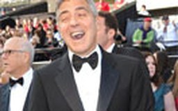 George Clooney thờ ơ với tin đồn đồng tính