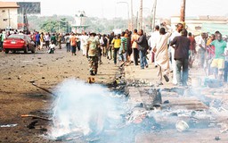 Sập nhà thờ và nổ bom ở Nigeria, 60 người chết