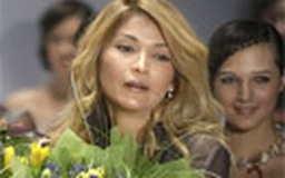 Con gái lớn của Tổng thống Uzbekistan phát hành album