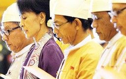 Bà Suu Kyi nhậm chức nghị sĩ Myanmar
