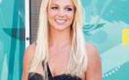 Chuyển giới vì mê Britney Spears