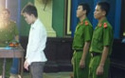 Một Việt kiều bị cháu họ trùm mền cướp nhẫn vàng