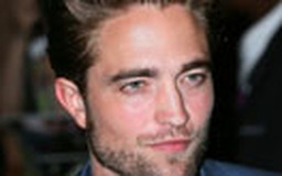 Robert Pattinson xuất hiện sau scandal bị “cắm sừng”