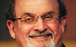 Iran tăng tiền thưởng “lấy đầu” Salman Rushdie