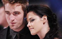 Stewart và Pattinson là cặp đôi "sinh lợi" nhất Hollywood