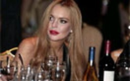 Lindsay Lohan “chôm” trang sức của Elizabeth Taylor?