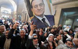 Tòa án ra lệnh xử lại ông Mubarak