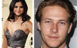 “Phù thủy” Selena Gomez cặp kè Luke Bracey?