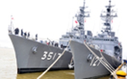 Cận cảnh vẻ dũng mãnh tàu Tự vệ biển Nhật Bản ở Đà Nẵng