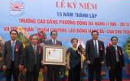 Trường CĐ Phương Đông nhận Huân chương lao động hạng ba