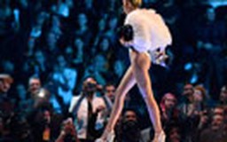 Timberlake trắng tay, Miley Cyrus gây sốc ở MTV EMA 2013