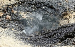 Vụ mặt đường bỗng dưng phát nổ: Có khả năng do khí metan tích tụ cục bộ