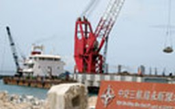 Kiểm tra phương tiện thi công của nhà thầu Trung Quốc tại cảng Vĩnh Tân
