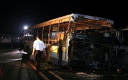 Tự thiêu sống mình và 46 người khác trên xe buýt tại Trung Quốc