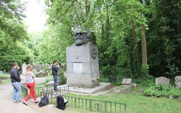 Ký sự London hậu Olympic - Kỳ 2: Thăm mộ Karl Marx ở Highgate
