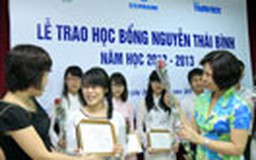 Trao học bổng Nguyễn Thái Bình tại Hà Nội