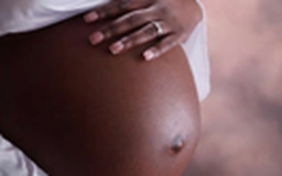 Phụ nữ Zimbabwe phải trả “phí gào thét” khi sinh nở
