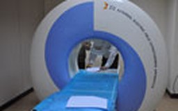 Máy thần kỳ trị bá bệnh (?) - Kỳ 2: “Hồng quang trị liệu” nhái CT Scanner