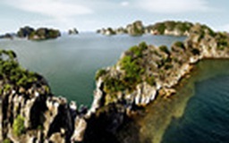 Hạ Long nhìn từ vách đá