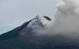 Núi lửa phun trào ở Indonesia, 6.000 người sơ tán