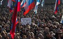 Hàng ngàn người Ukraine thân Nga biểu tình phản đối thay đổi chính trị
