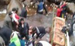 Video clip: Kinh hoàng vụ sập cầu treo khiến 8 người chết, 37 người bị thương