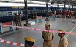 Đánh bom kép tại ga xe lửa Ấn Độ, ít nhất 1 người chết