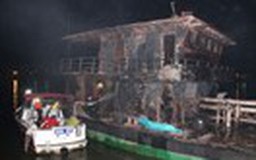 Cháy nổ tàu chở dầu, ít nhất 2 người chết