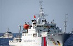Tàu Trung Quốc dàn hàng ngăn ngư dân Việt Nam đánh bắt thủy hải sản