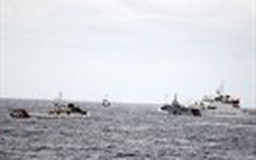 Tàu Trung Quốc dàn hàng ngang tấn công tàu Việt Nam