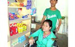 Hai vợ chồng, một... đôi chân