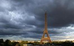 Pháp: 'Khủng bố' âm mưu tấn công tháp Eiffel, nhà máy điện hạt nhân