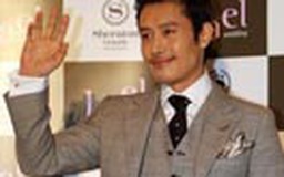 Lee Byung Hun bị tống tiền trên 100 tỉ đồng vì kể chuyện khiêu dâm