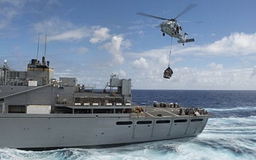 Tàu chiến Mỹ bị giữ ở Philippines