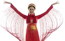 Á hậu Hoàng Anh tung bay với áo dài Sen Việt