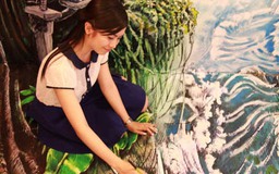 Miss teen Huyền Trang "nhắng nhít" với tranh 3D