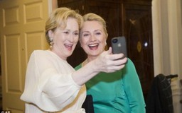 Meryl Streep chụp ảnh “tự sướng” cùng Hillary Clinton