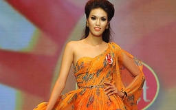 Siêu mẫu châu Á 2012: Lan Khuê vẽ hoa sen trong phần thi tài năng