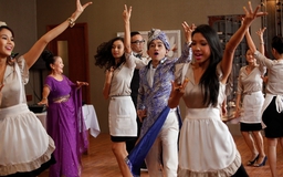 Sao Việt đem Bollywood vào 'Bếp hát'