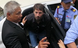 Fan bất ngờ vì diễn viên Bỗng dưng muốn khóc làm vệ sĩ cho Van Nistelrooy