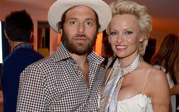 Vừa tái hôn, ‘quả bom sex’ Pamela Anderson lại ly dị