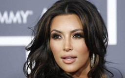 Kim Kardashian coi chồng như con