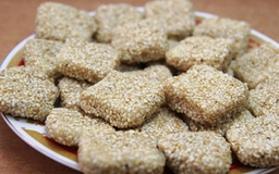 Bánh khô mè vang danh một thời lều chõng