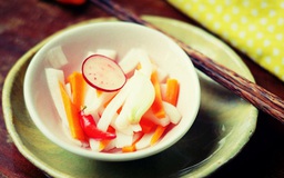 Làm củ cải đỏ chua ngọt chống ngán ngày Tết