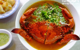 Độc đáo bánh canh cua nguyên con ở Sài Gòn