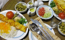 Bữa ăn ở xứ Ba Tư huyền ảo