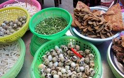 Thăm phố bánh canh Hàn Thuyên xứ Huế