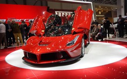Thấy Ferrari La Ferrari mà… tê tái