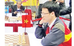 Quang Liêm thắng ván 2 tại Festival Gibraltar Chess 2012