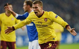 Podolski than phiền về chiến thuật của HLV Wenger